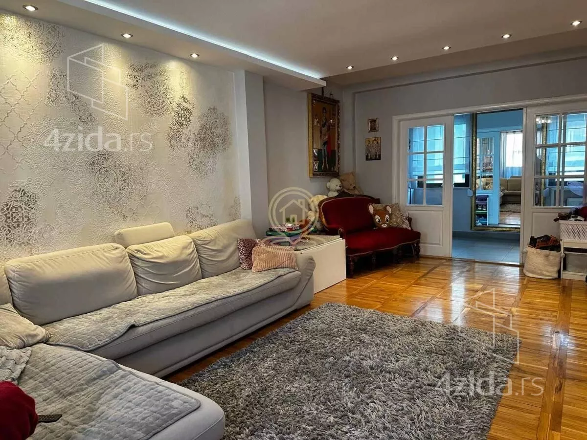 Četvorosoban stan | 4zida