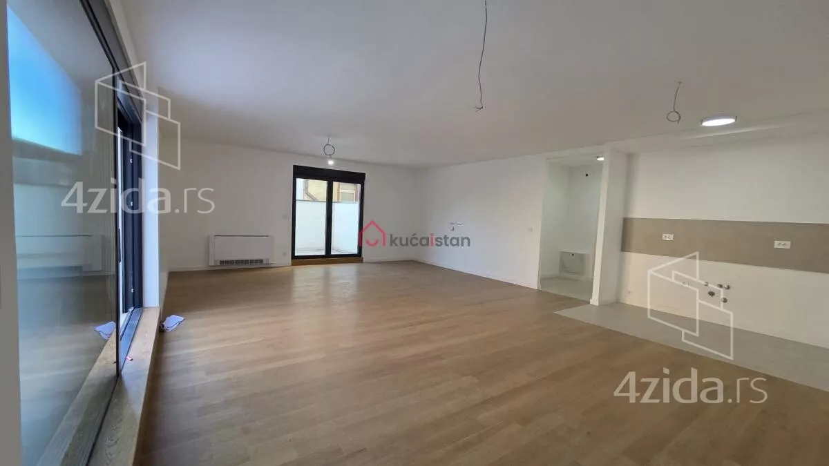 Četvoroiposoban stan | 4zida