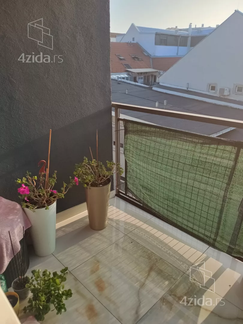 Šestosoban stan | 4zida