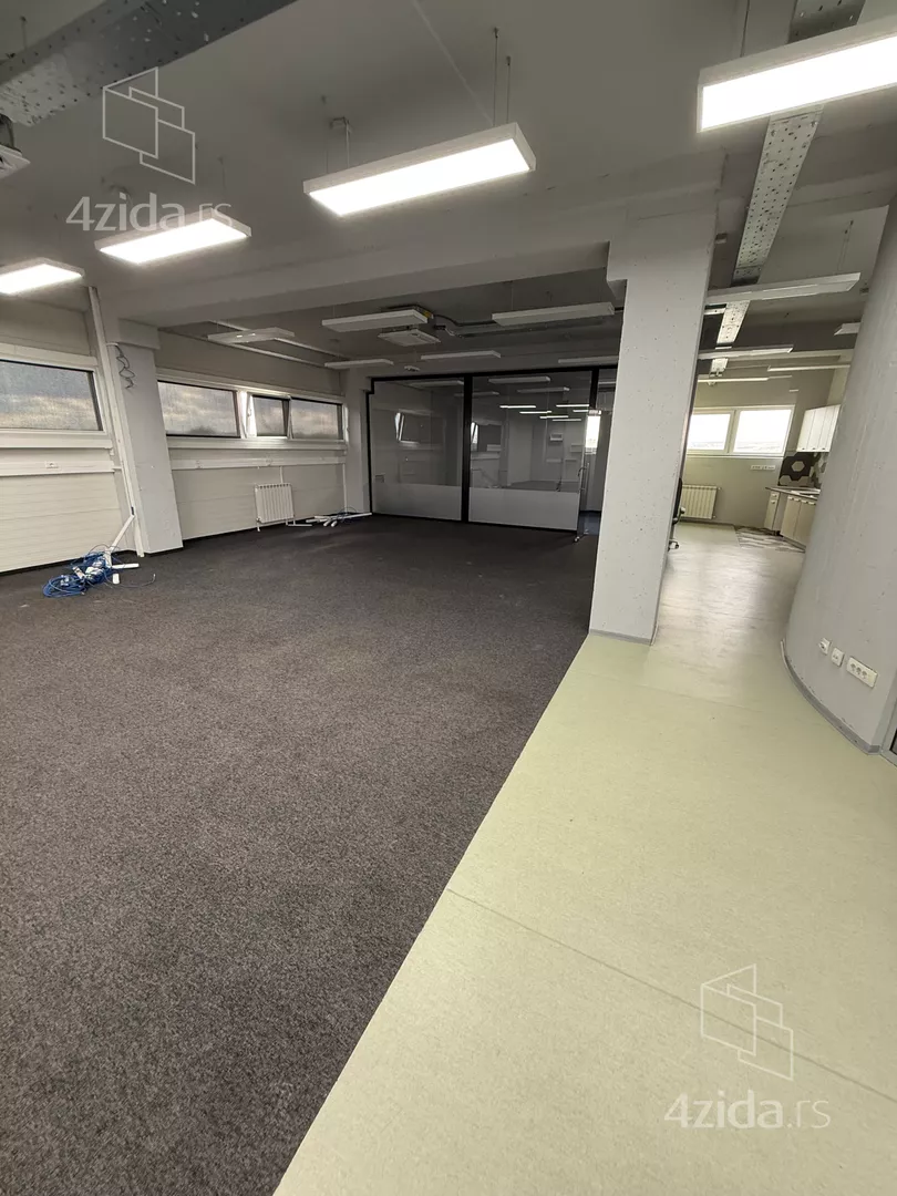 Poslovna zgrada | 4zida