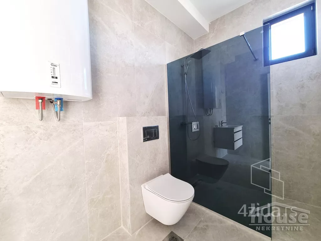 Četvoroiposoban stan | 4zida