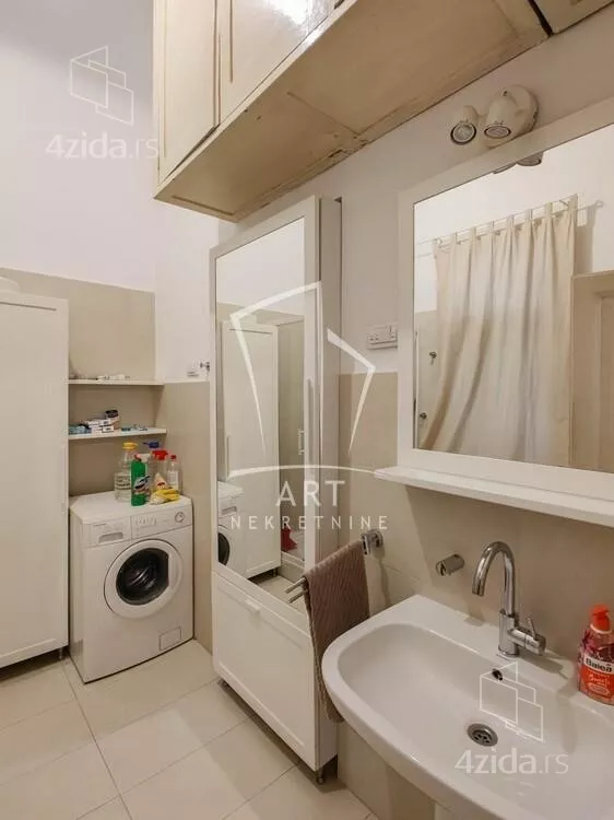 Četvoroiposoban stan | 4zida