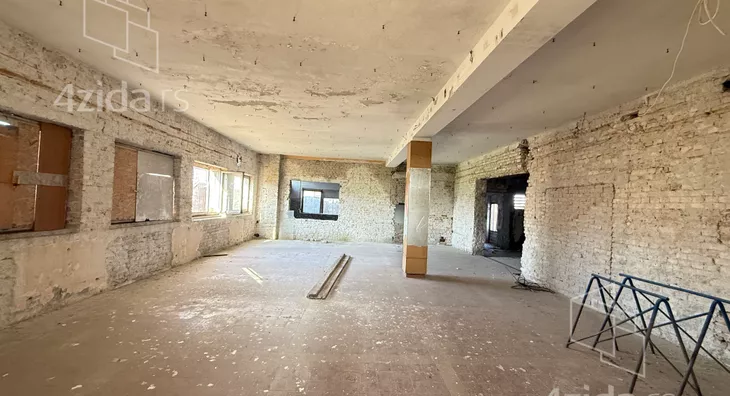 Poslovna zgrada | 4zida