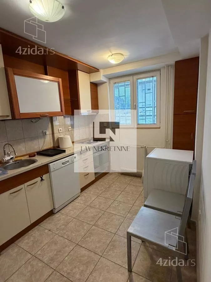 Šestosoban stan | 4zida