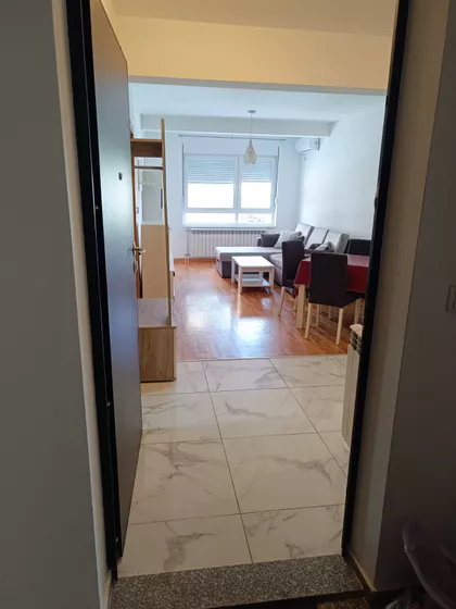 Srđana Kneževića 15 | 4zida.rs