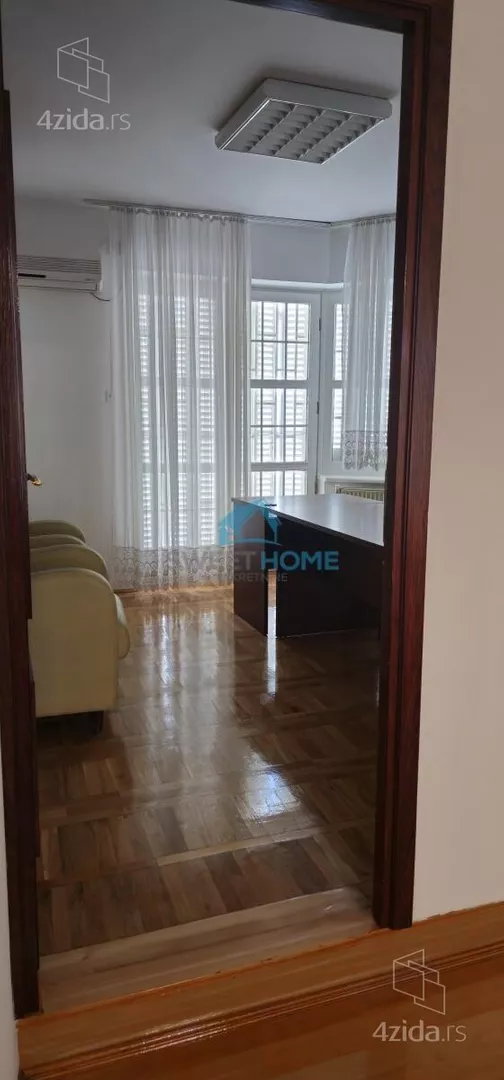 Poslovna zgrada | 4zida