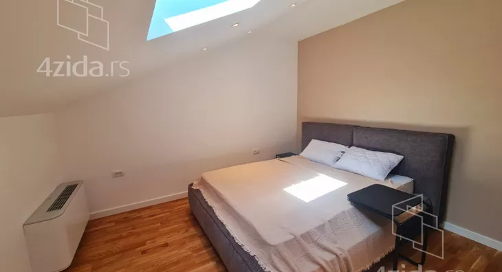 Šestosoban stan | 4zida