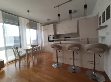 Petra Drapšina | 4zida.rs