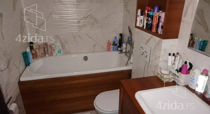 Petosoban stan | 4zida