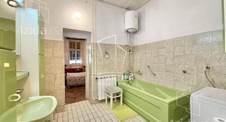 Četvoroiposoban stan | 4zida