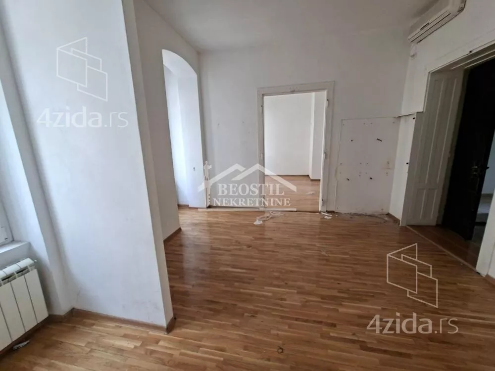 Poslovna zgrada | 4zida