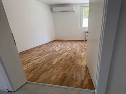 Save Petković 9 | 4zida.rs