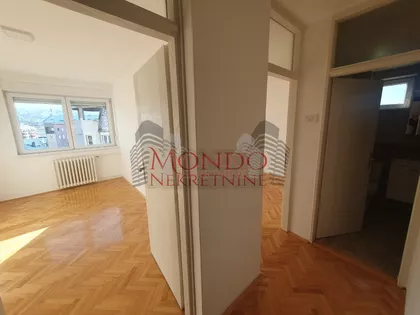 Ekonomski/Pravni Fakultet | 4zida.rs