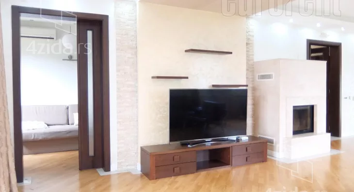 Četvoroiposoban stan | 4zida