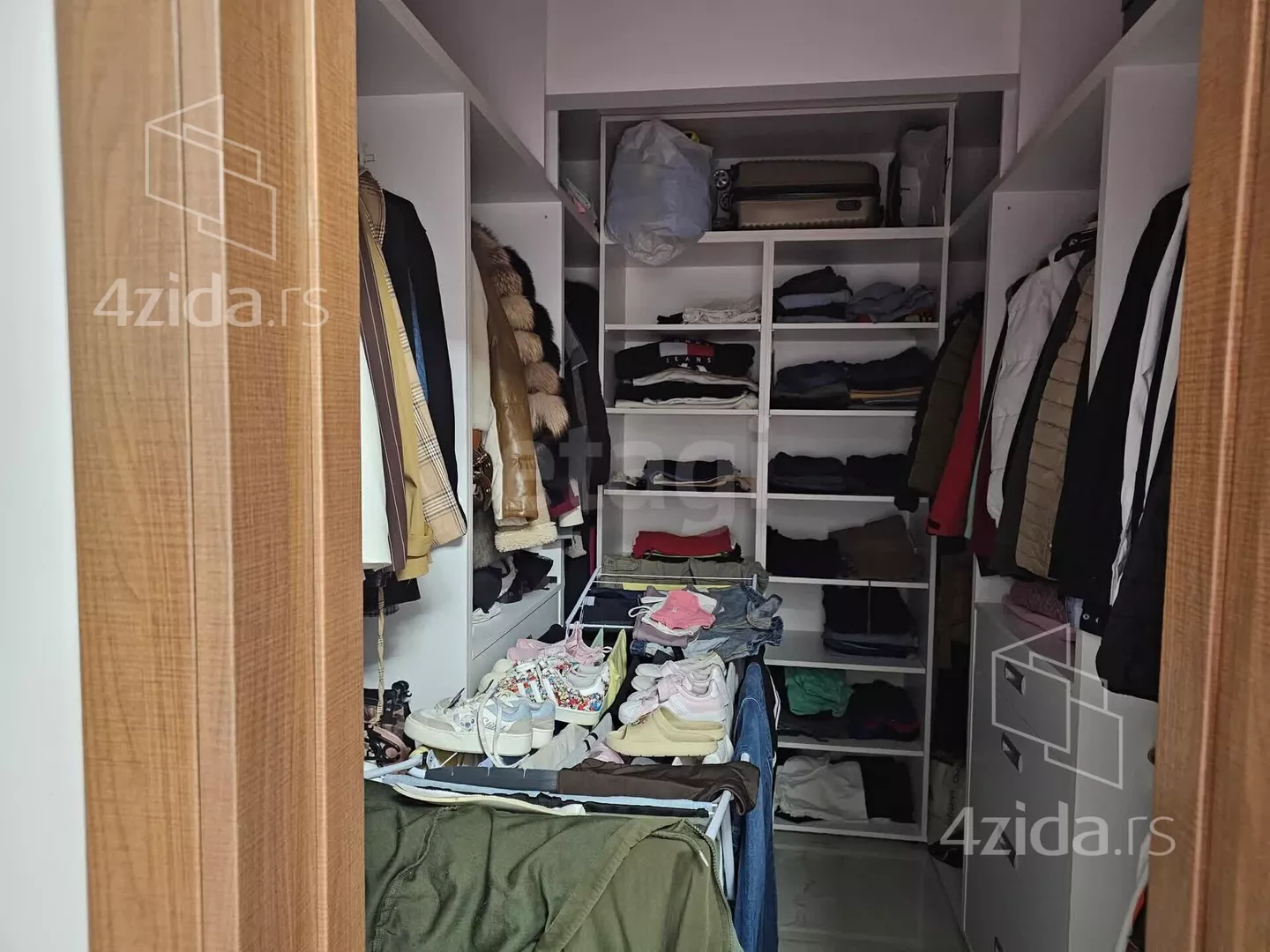 Lokal | 4zida