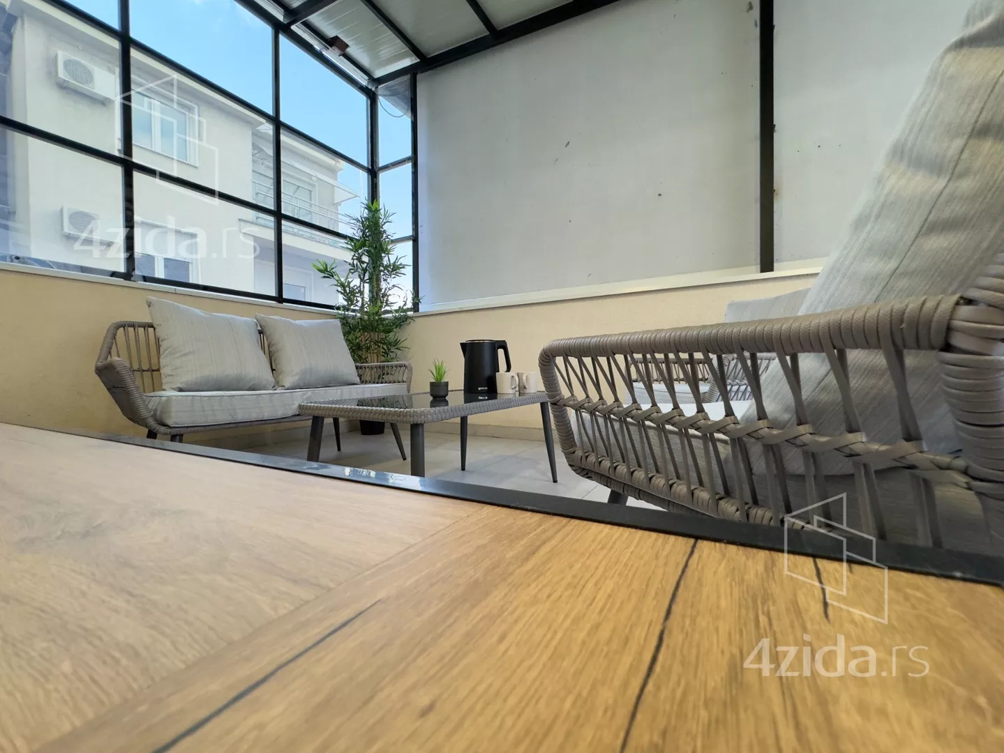 Troiposoban stan | 4zida