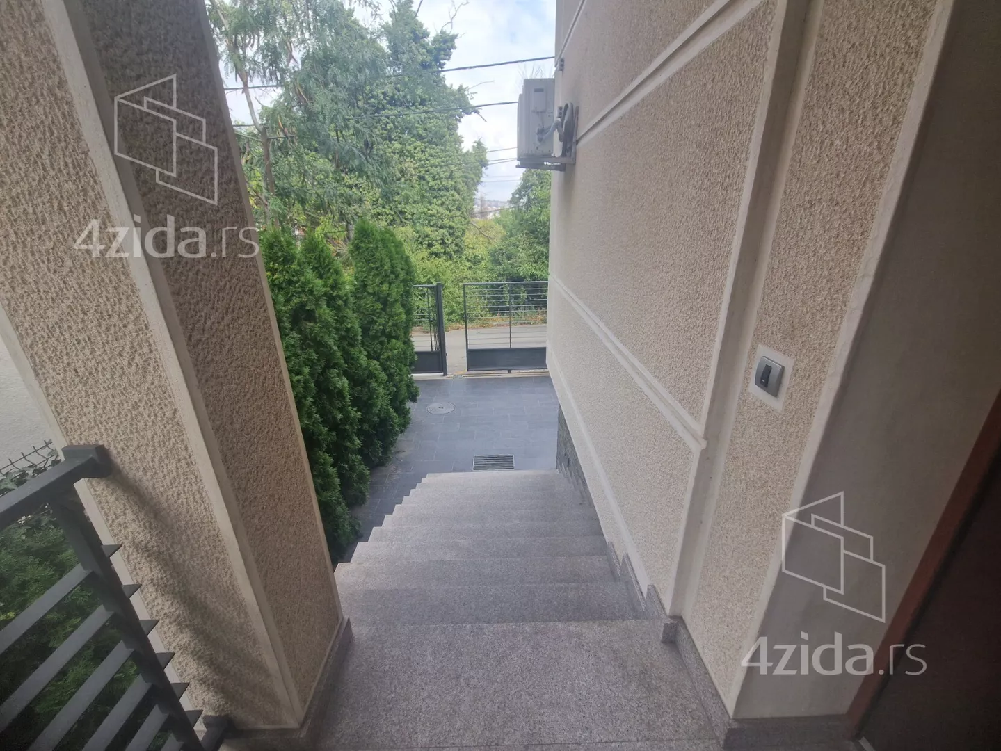 Šestosoban stan | 4zida