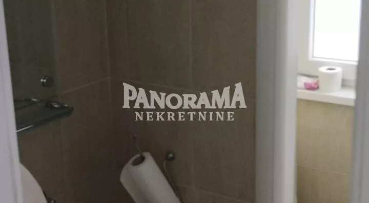 Poslovna zgrada | 4zida