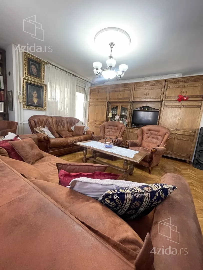 Troiposoban stan | 4zida