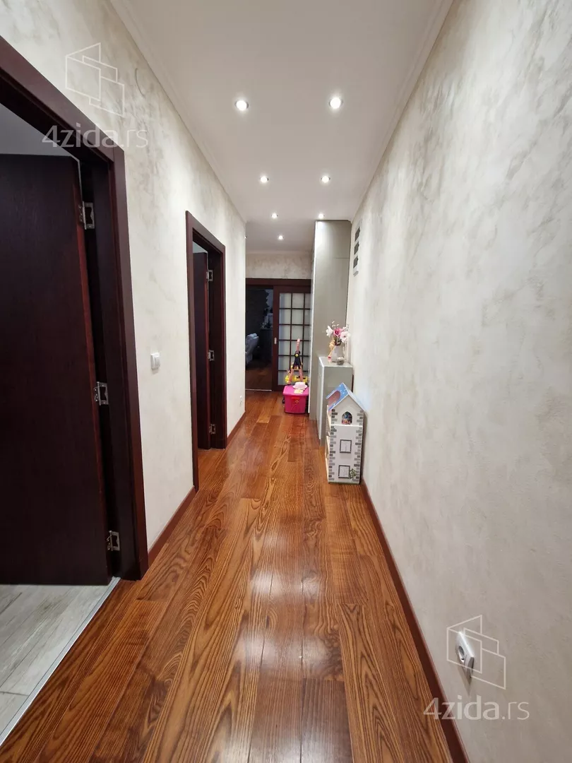 Četvoroiposoban stan | 4zida