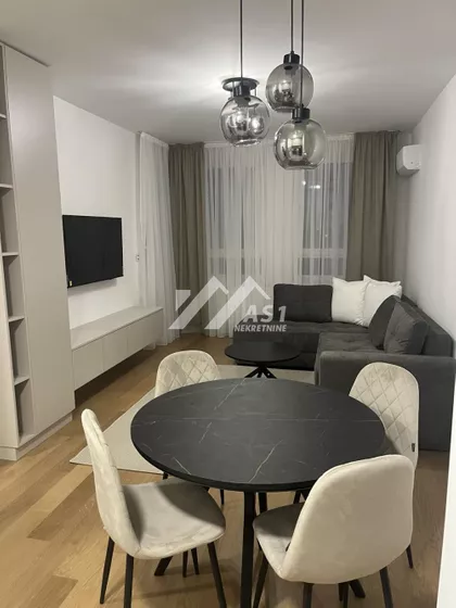 Heroja Pinkija | 4zida.rs