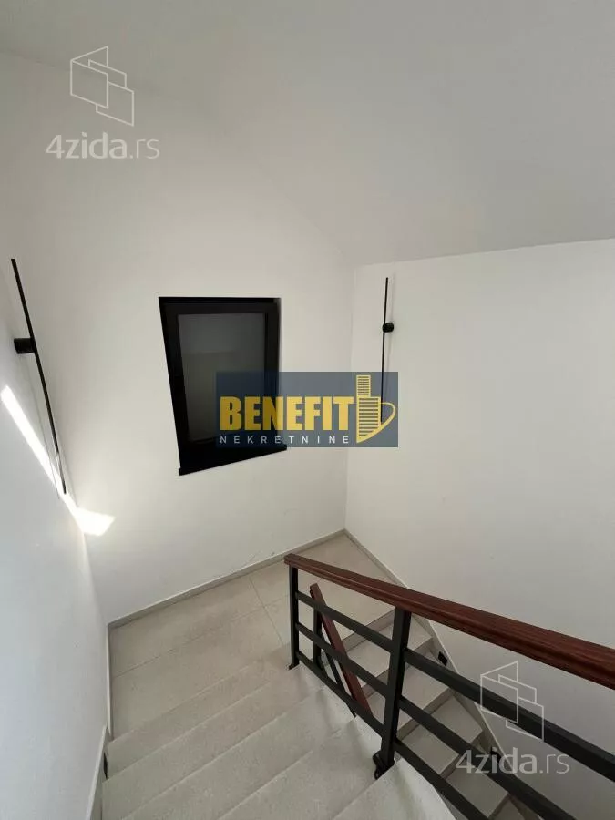 Poslovna zgrada | 4zida