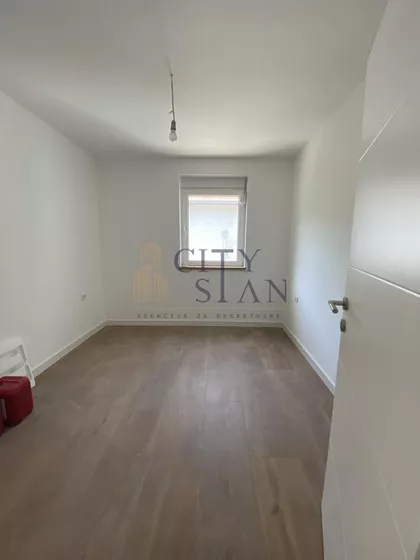 Izletnička | 4zida.rs