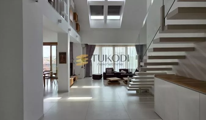 Sedmosoban stan | 4zida