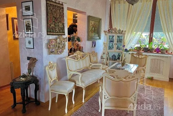 Šestosoban stan | 4zida