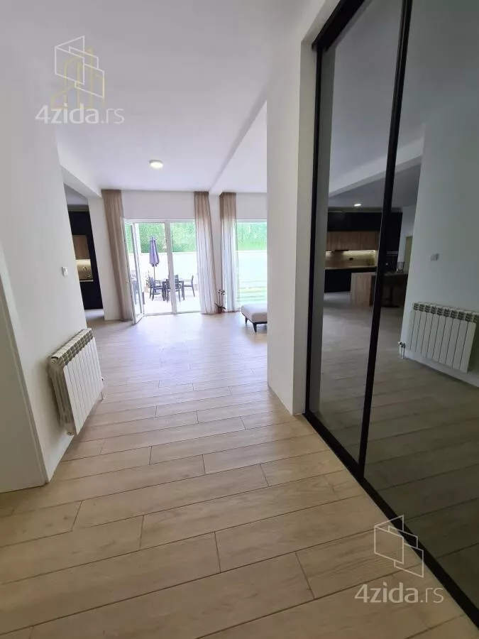 Šestosoban stan | 4zida