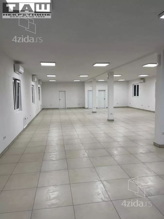 Poslovna zgrada | 4zida