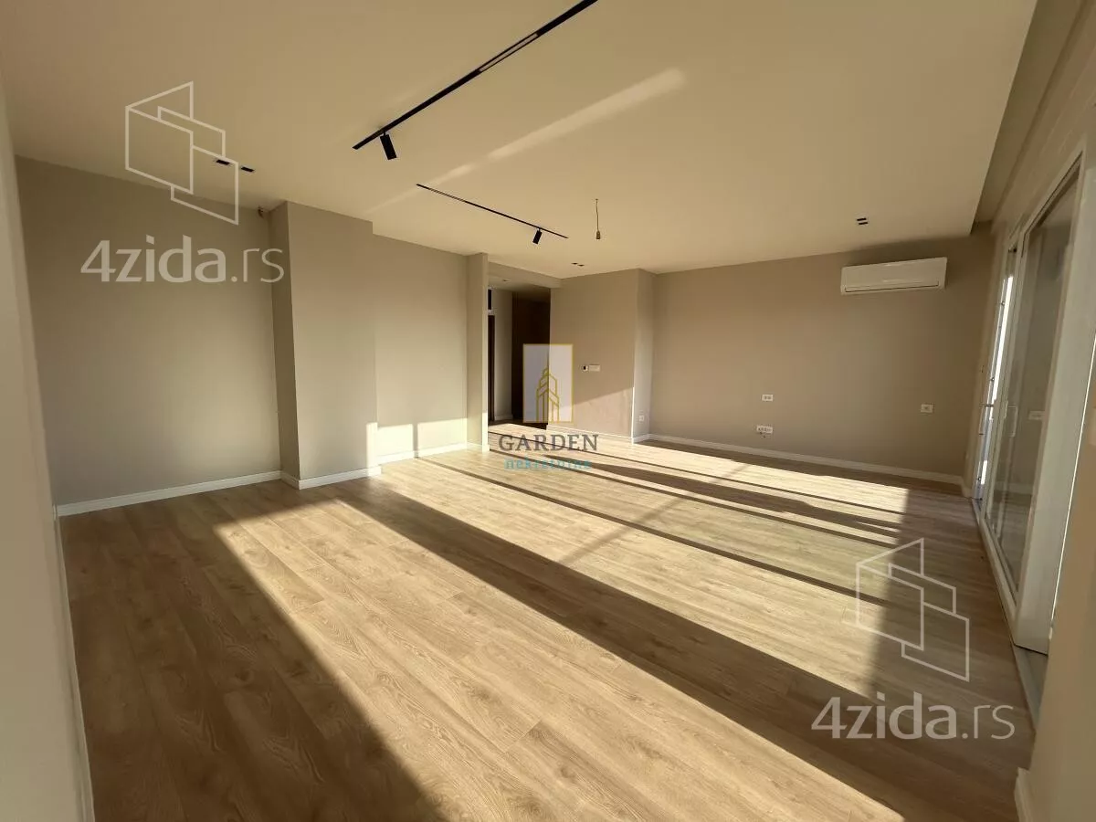 Četvoroiposoban stan | 4zida