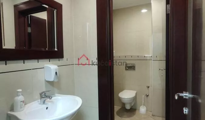 Poslovna zgrada | 4zida