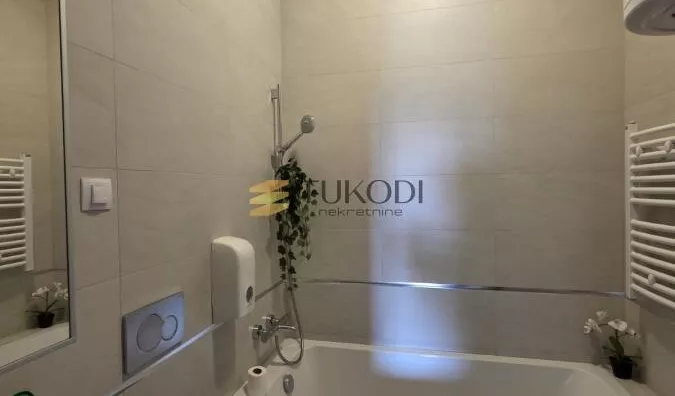 Sedmosoban stan | 4zida