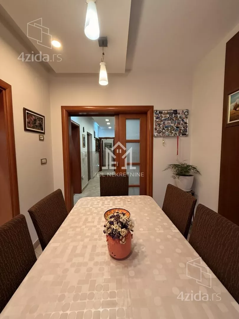 Petosoban stan | 4zida