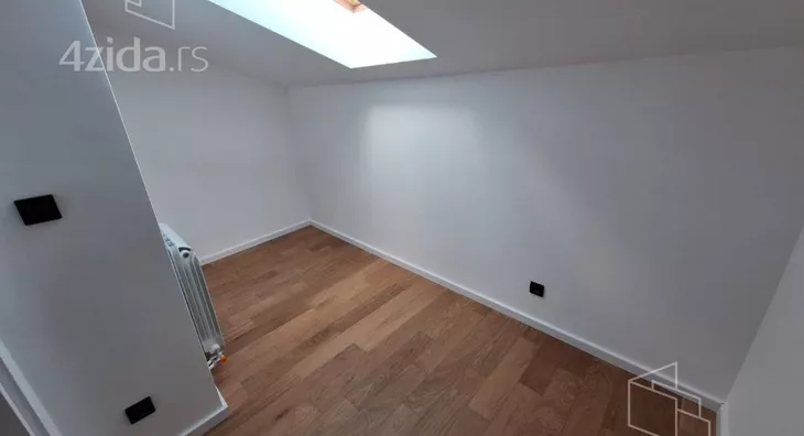 Četvoroiposoban stan | 4zida