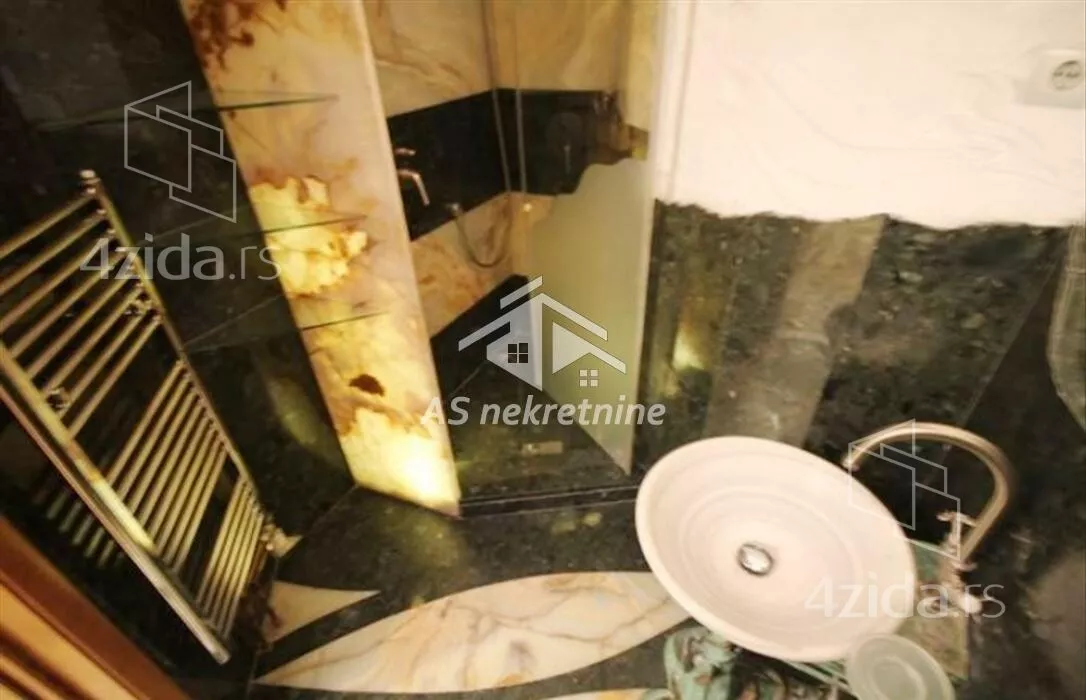 Četvoroiposoban stan | 4zida