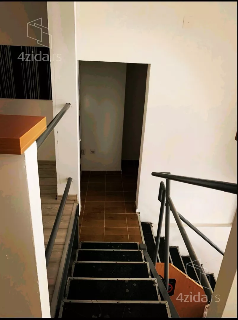 Lokal | 4zida
