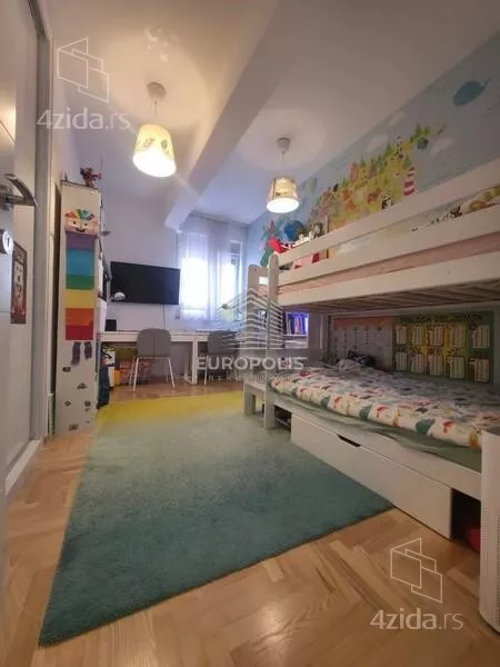 Troiposoban stan | 4zida