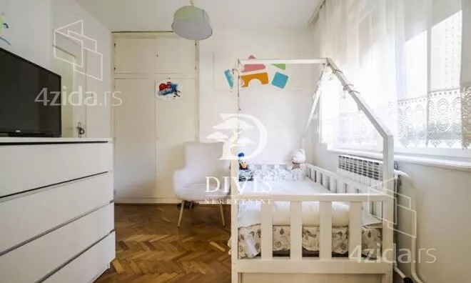 Četvoroiposoban stan | 4zida