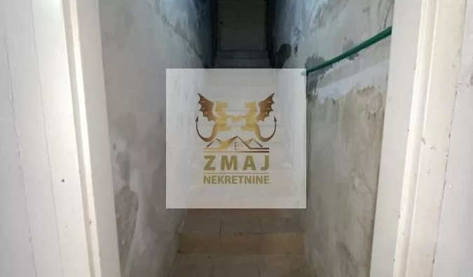 Poslovna zgrada | 4zida