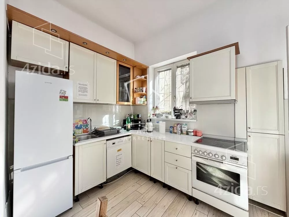 Šestosoban stan | 4zida