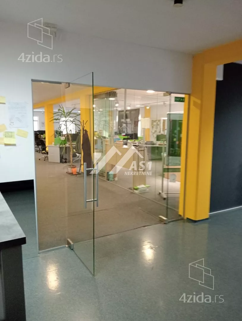 Poslovna zgrada | 4zida