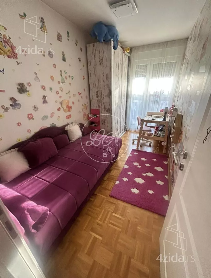 Petosoban stan | 4zida