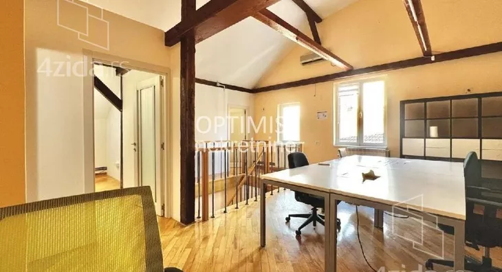 Šestoiposoban stan | 4zida