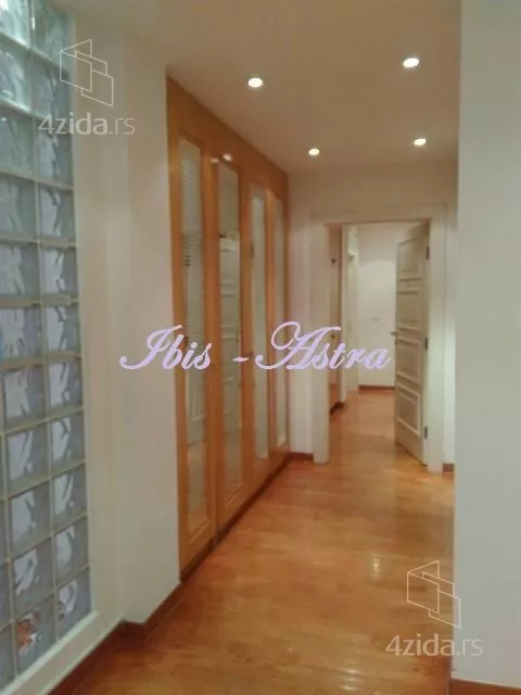 Šestosoban stan | 4zida