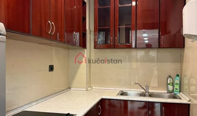 Poslovna zgrada | 4zida