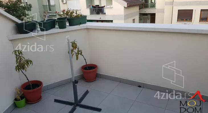 Šestosoban stan | 4zida