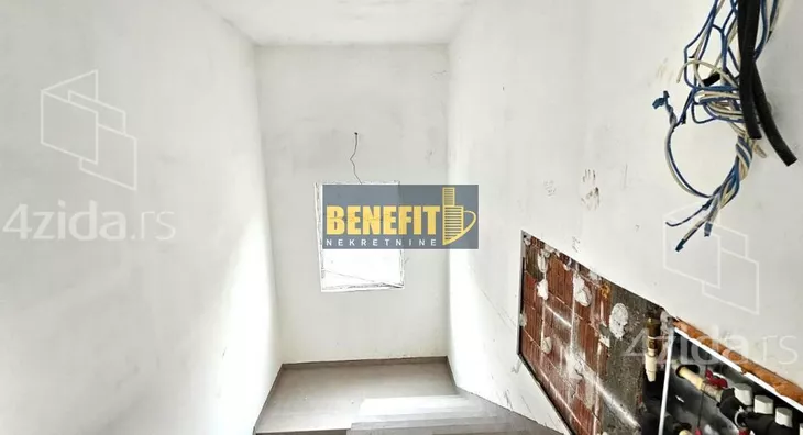 Poslovna zgrada | 4zida