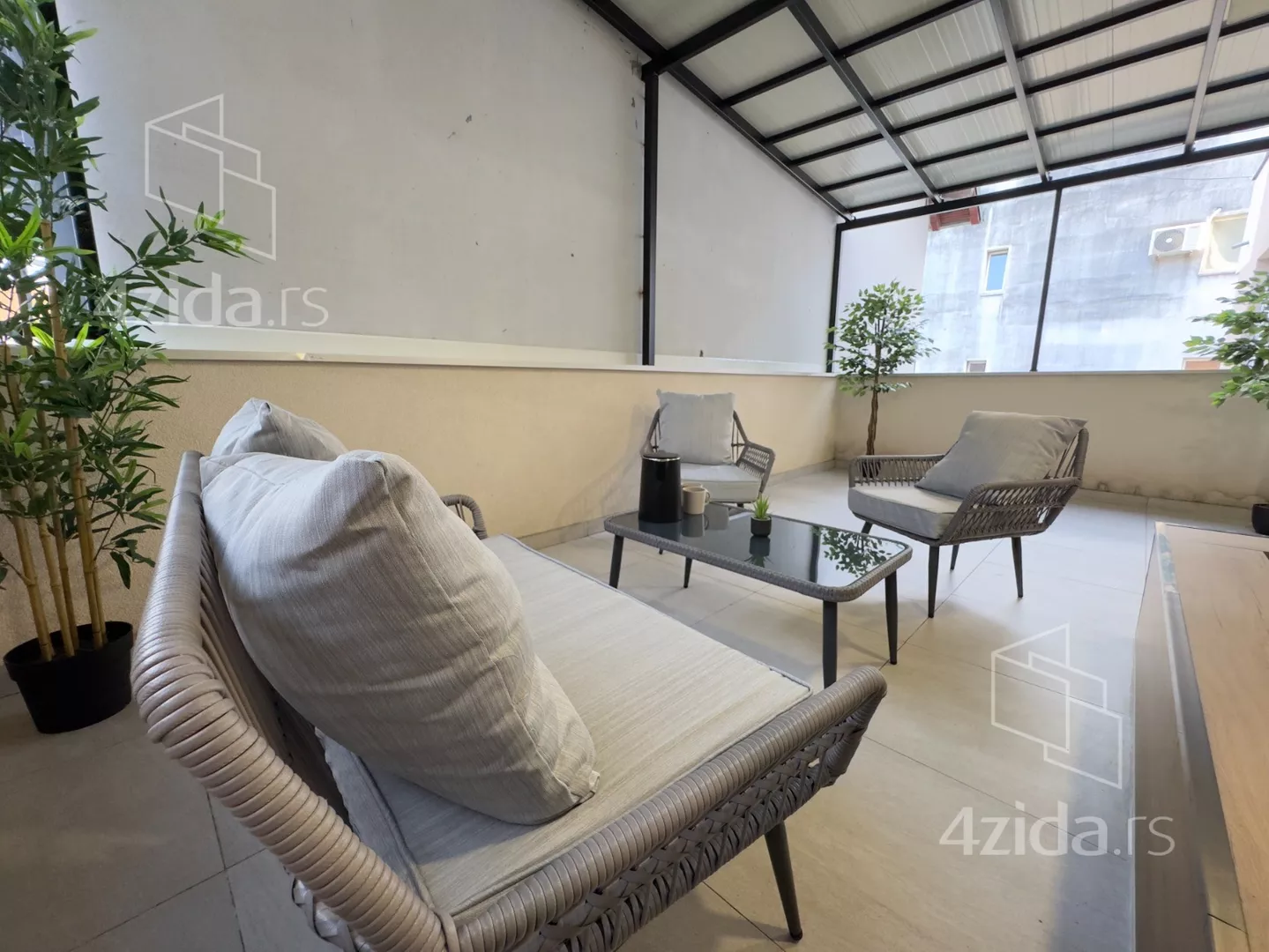 Troiposoban stan | 4zida